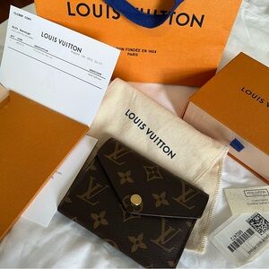 Louis Vuitton victorine wallet